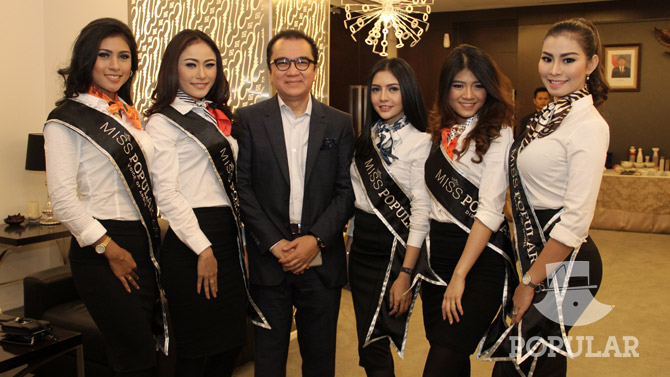 Grand Finalis Miss POPULAR 2016 foto bareng Tantowi Yahya.