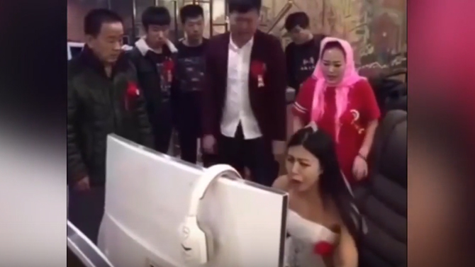 Kacau! Wanita Cantik Ini Abaikan Pernikahan Demi Game Online