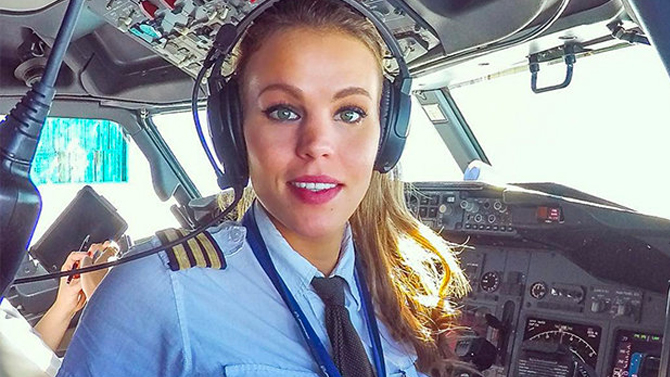 Wah, Pilot Cantik Ini Jadi Buruan Mata Netizen Lantaran Video Liburannya!