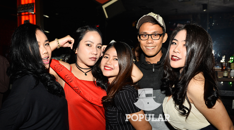 3 Wanita Muda dan Berbahaya Berderu Panas di Malam Launching Party!