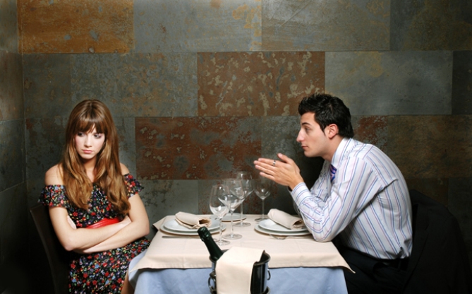 Hati-Hati, 5 Topik Percakapan Ini dapat Merusak Kencan Pertama Anda!