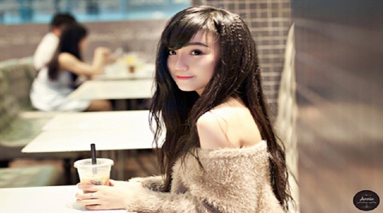 gadis cantik pencuci piring