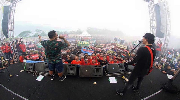lagu rock tentang kampung halaman