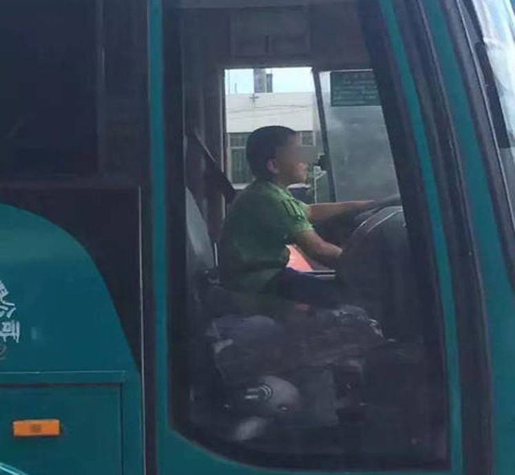 bocah 9 tahun bajak bus