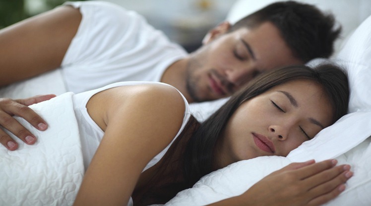 Ini Dia 5 Makna Posisi Tidur Saat Bersama Pasangan yang Harus Kamu Tahu!