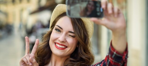 Menurut Riset, Ini Cara Menghasilkan Foto Selfie yang Sempurna!
