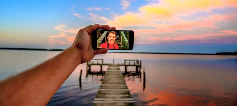 Hobi Solo Traveling? Coba 5 Trik Ini Agar Hasilkan Foto Selfie Terbaik!