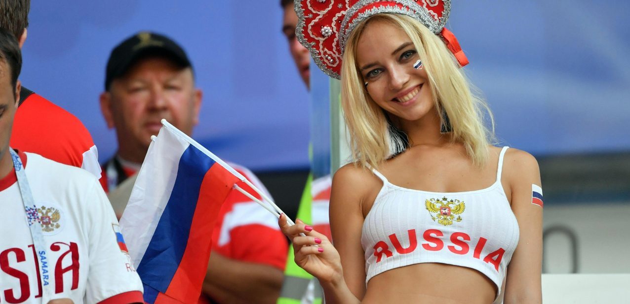Fotonya Viral, Suporter Timnas Rusia yang Super Seksi Ini Ternyata Bintang Porno!