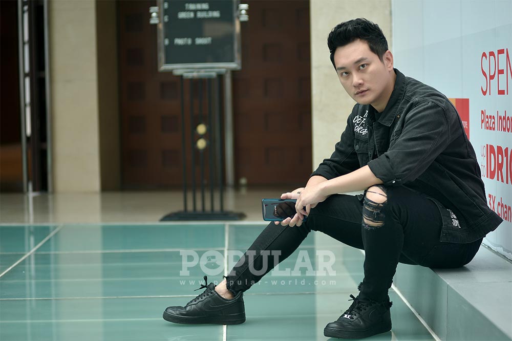 [INTERVIEW] Rio Motret: Potret Perjalanan Sang Fotografer Kondang!